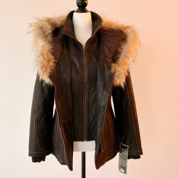 Leather Jacket with fur hood - Picture 4 of 15